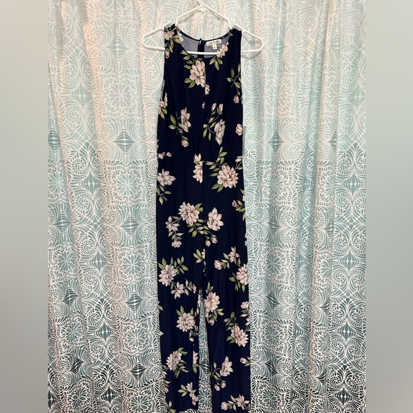 Nine Britton Sleeveless Jumpsuit - Picture 2 of 5